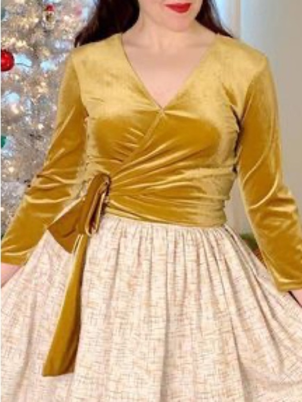 Vixen By Micheline Pitt Vintage-Inspired Gold Velvet Wrap Top old fit
